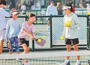正在各地“打”开局面 匹克球何以“打”动人心？