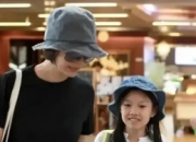 袁泉夏雨女儿罕见露面