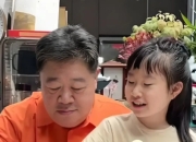 61岁刘金山老来得女，温馨生活背后的爱与坚守